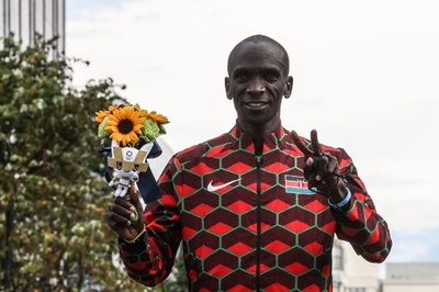 キプチョゲがマラソン男子金、圧巻の強さで五輪連覇 大迫は6位入賞