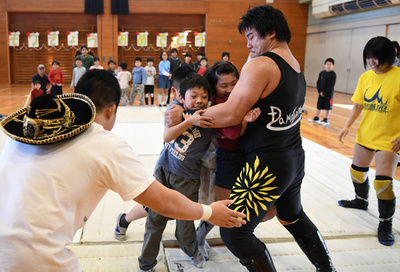 「世の中の役に立つ」プロレス、子どもたちと共に 東京・板橋のご当地団体