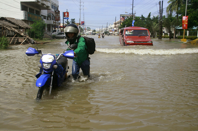 フィリピン中部、数日間の豪雨で洪水が発生 数千人が避難