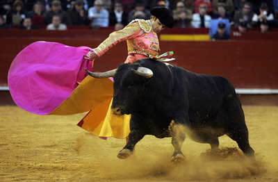 スペイン・バレンシアの「火祭り」で闘牛