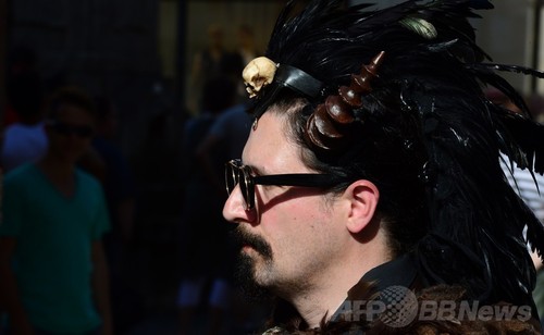 街中を染める黒衣装 ドイツでゴシックの祭典 写真17枚 ファッション ニュースならmode Press Powered By Afpbb News 街中を染める黒衣装 ドイツでゴシックの祭典 写真17枚 ファッション ニュースならmode Press Powered By Afpbb News