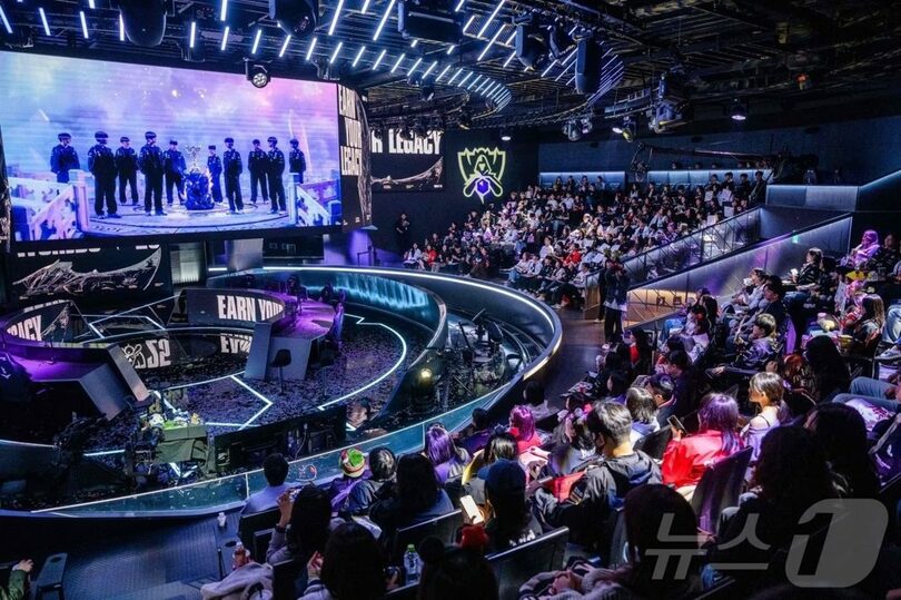 韓国のeスポーツチームT1とKTロールスターの対戦(c)AFP/news1