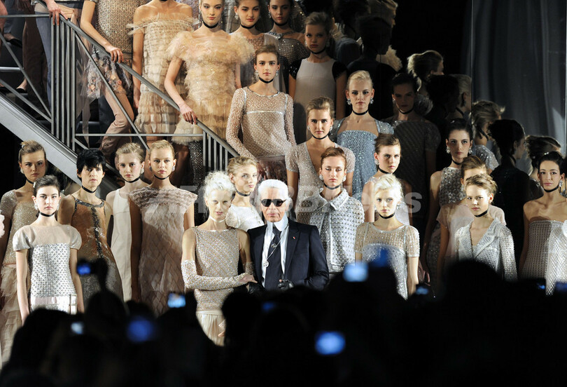 ＜11年春夏パリ・オートクチュールコレクション＞神秘性とフレッシュさを両立、「シャネル」