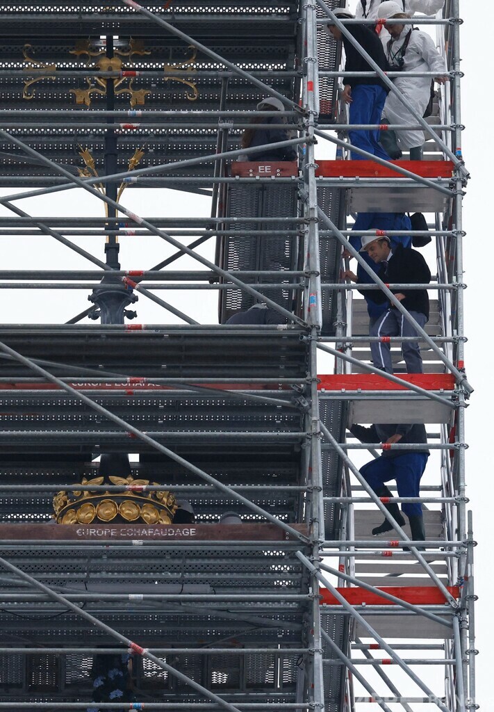 仏大統領府でユダヤ教儀式、政教分離めぐりマクロン氏に批判集中