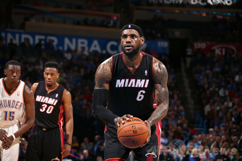 レブロン・ジェームズが鼻を骨折