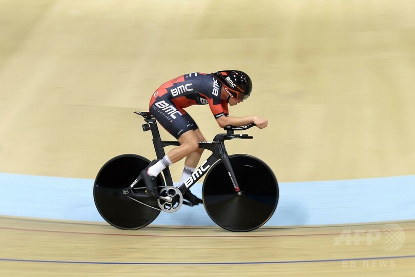 オーストラリアのデニス、アワーレコードの世界記録を更新