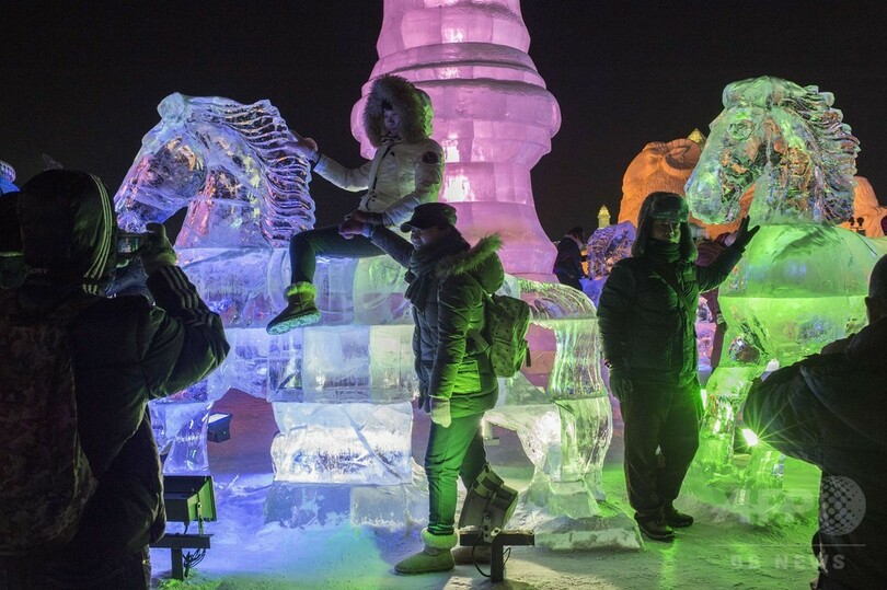 色鮮やかな氷の世界、中国ハルビンで恒例の「氷雪祭」