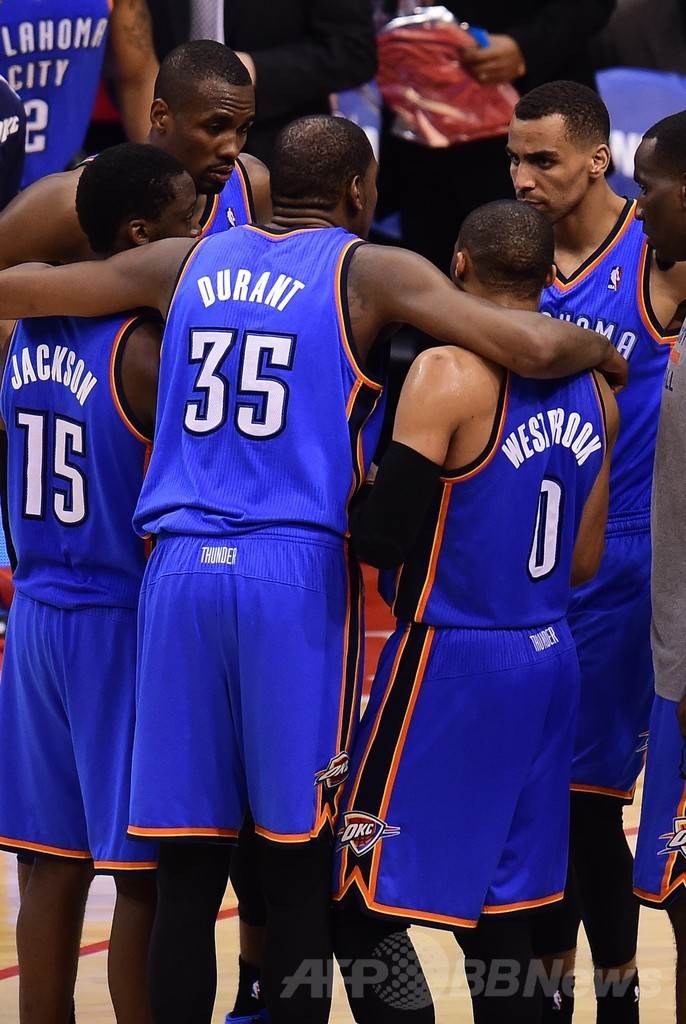 サンダーがクリッパーズに競り勝つ、シリーズ2連勝