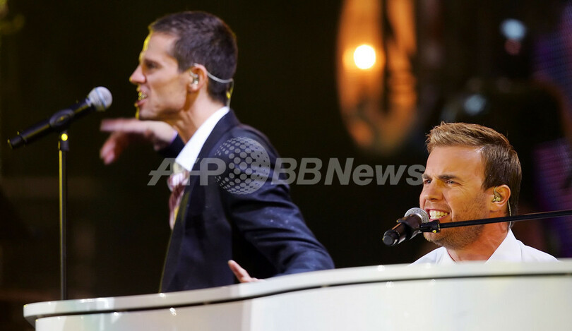 ダイアナ元妃没後10周年記念の追悼コンサートにロッド・スチュワート登場