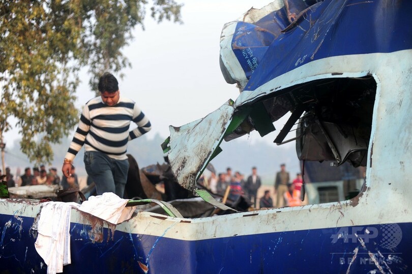 インド列車脱線事故、死者142人に 2000人超が乗車か