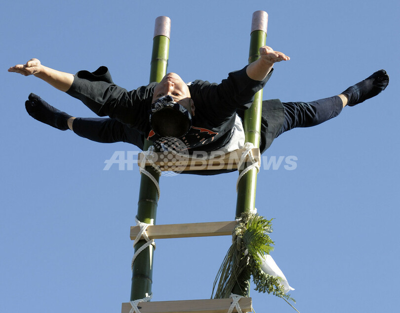 火消しの伝統「出初め式」、東京消防庁が披露