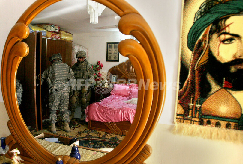 バグダッド近郊で女による自爆攻撃、8人が死亡