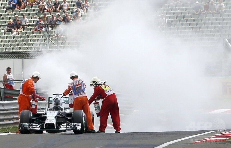 ハミルトン、予選開始直後にマシンが炎上 ハンガリーGP