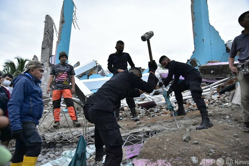 インドネシアでM6.2地震、少なくとも34人死亡 病院倒壊、ホテルにも被害