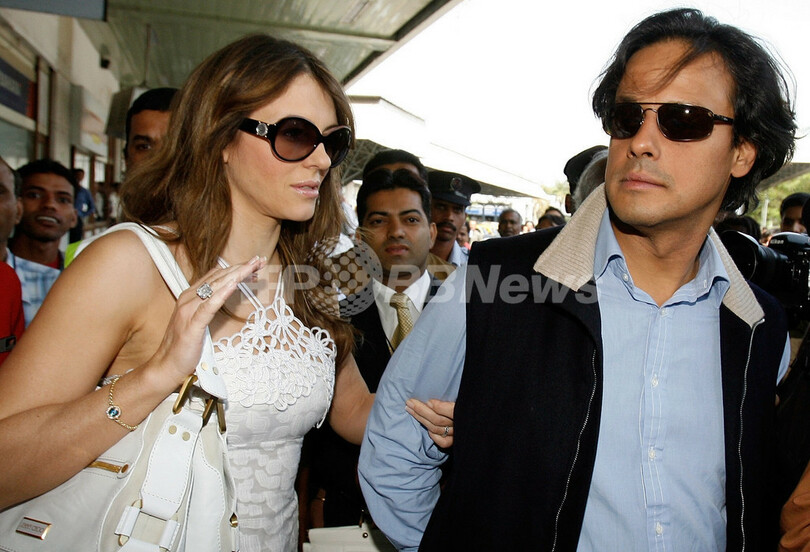 エリザベス・ハーレー、挙式のためムンバイ入り - インド