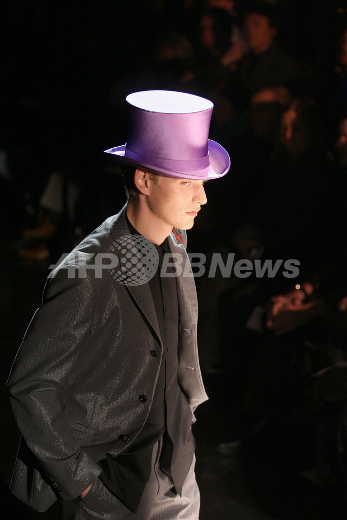 ＜08/09年秋冬パリ・メンズコレクション＞コム デ ギャルソン・オム・プリュス、新作を発表