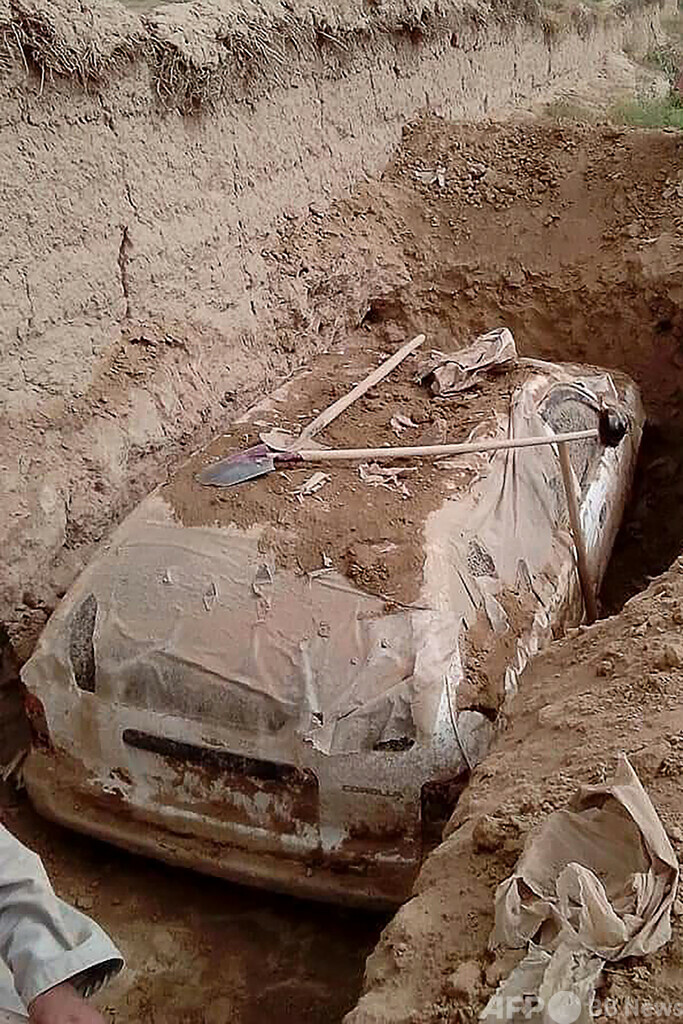 タリバン元指導者の「逃走用自動車」を発掘 アフガン