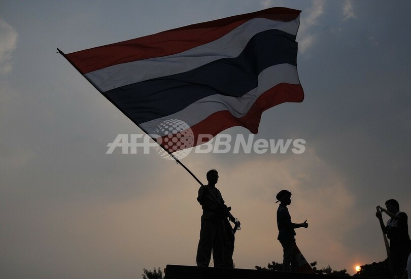 タイ首都で14万人デモ、首相は解散・総選挙を表明