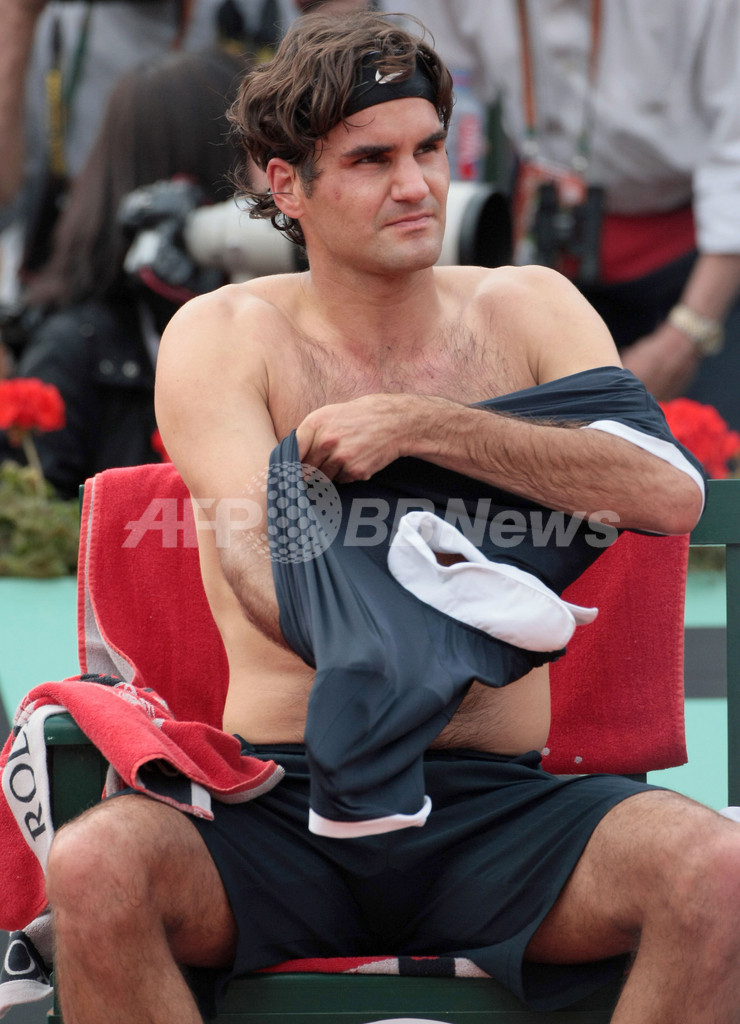 ナダル フェデラーをストレートで破り全仏4連覇達成