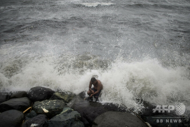台風26号がフィリピン直撃、住民約1万人が避難