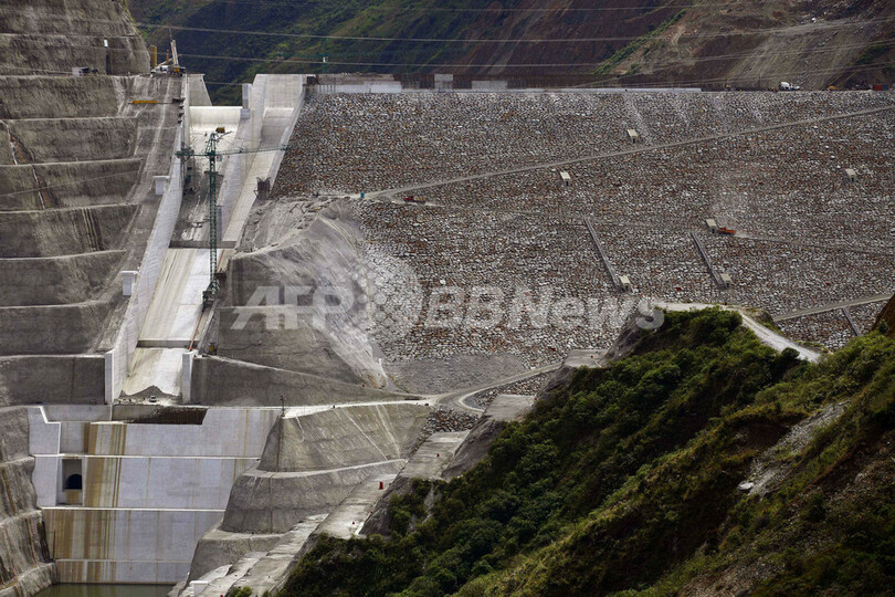 干ばつで水力発電稼働危機、停電や電力配給も エクアドル