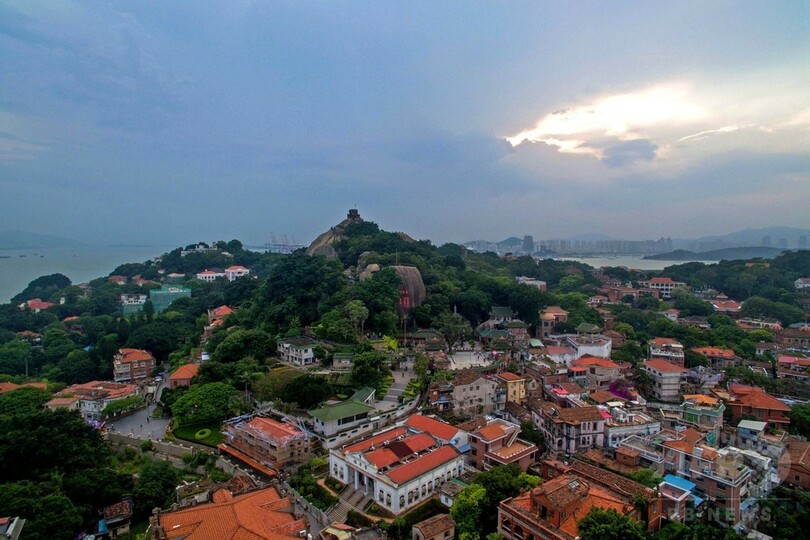 「歴史ある国際コミュニティー」コロンス島が世界文化遺産に