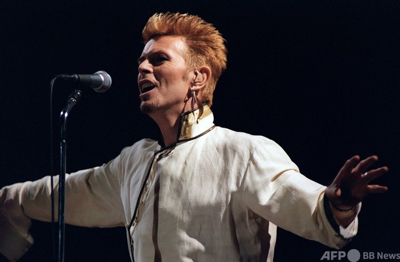 デヴィッド・ボウイさんの絵画発掘、競売で予想超える入札額 カナダ