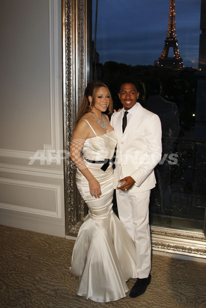 マライア・キャリー夫妻、パリで結婚4周年を祝う