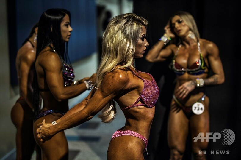肉体美披露する男女、南アでシュワ氏にちなんだスポーツイベント