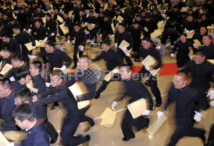 防衛大学校で卒業式、鳩山首相が訓示 神奈川