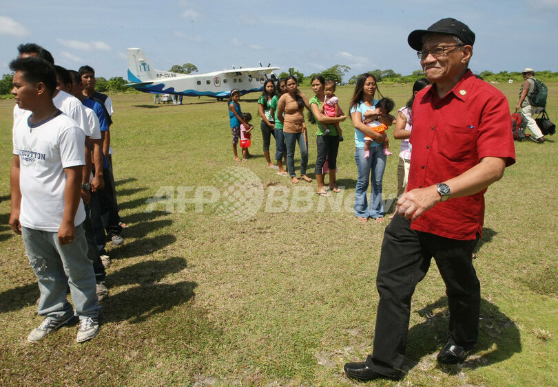 フィリピン議員団が南沙諸島を視察、中国の警告無視