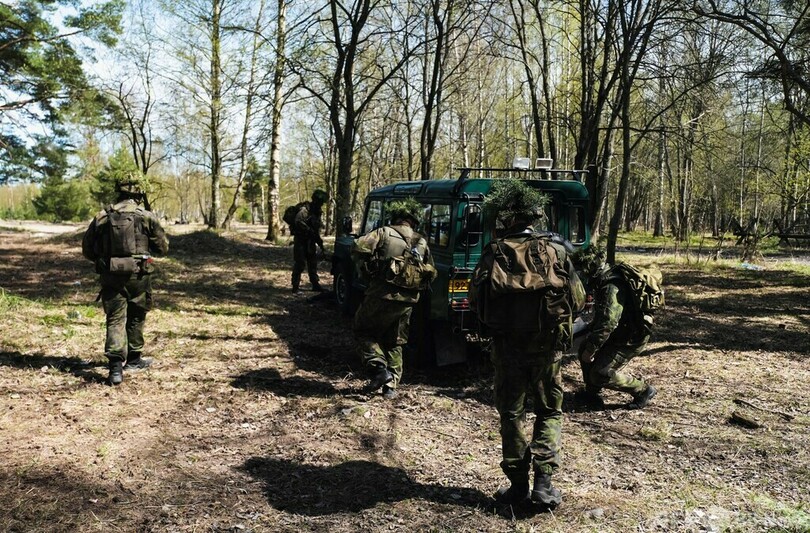 ロシアの脅威に直面するフィンランド、軍事訓練受ける市民急増