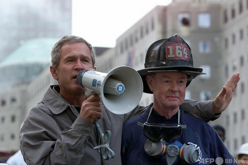 911象徴する1枚 NYの元消防士死去 91歳