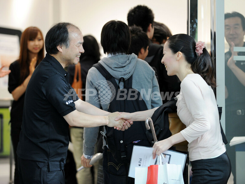 アップル「iPad」、日本でも発売 千人以上が行列