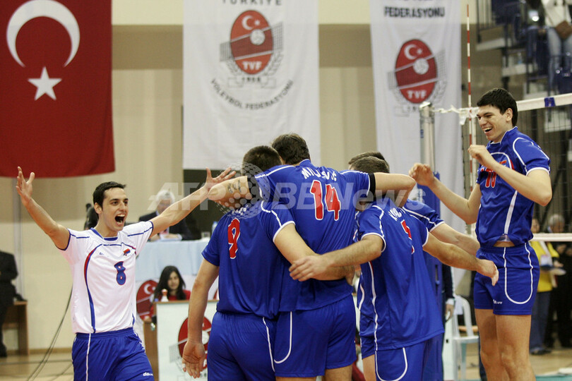 セルビア男子 オランダを降し決勝進出