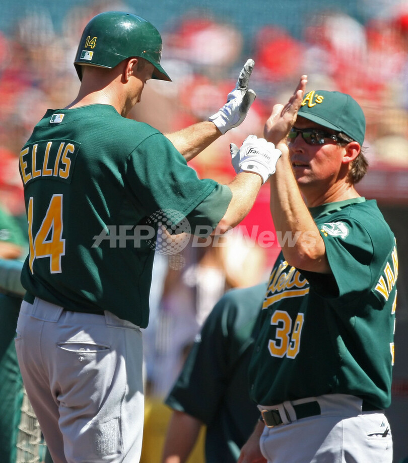 アスレチックス エンゼルスを降す