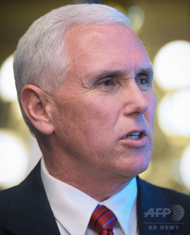 ペンス副大統領の演説に学生が途中退席、米名門大の卒業式