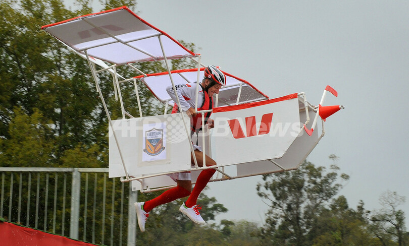 「ムーンバフェスティバル」恒例の鳥人間コンテスト、豪メルボルン