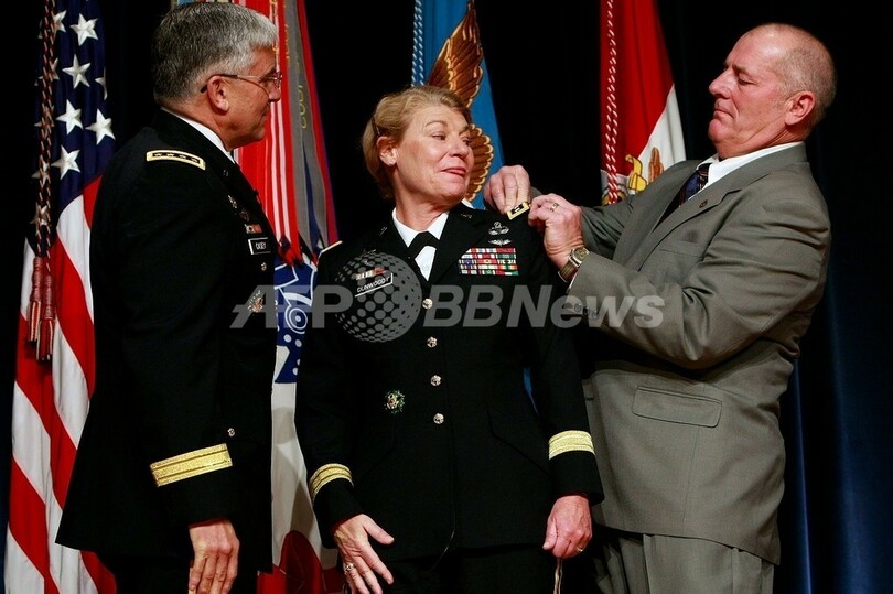 米軍で初の女性大将誕生