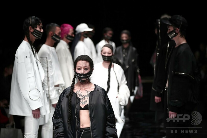 「異文化をファスナーでつなぐ」 韓国人デザイナーの東京ランウエー