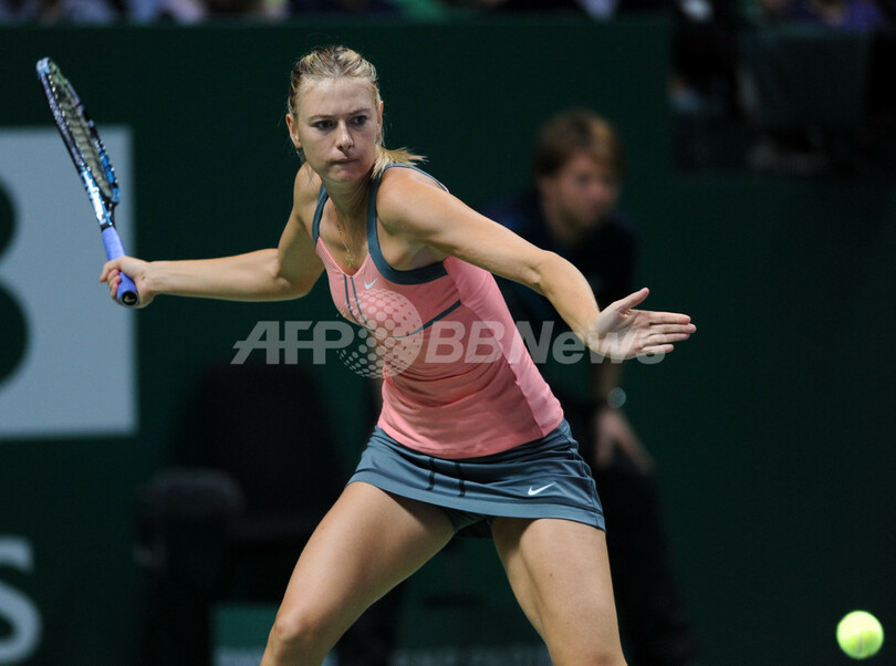 シャラポワがアザレンカ下し決勝進出、WTAツアー選手権