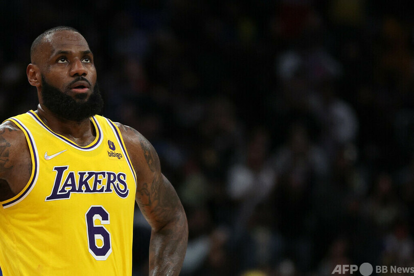 レブロンが2年総額約131億円で契約延長へ 米メディア報道