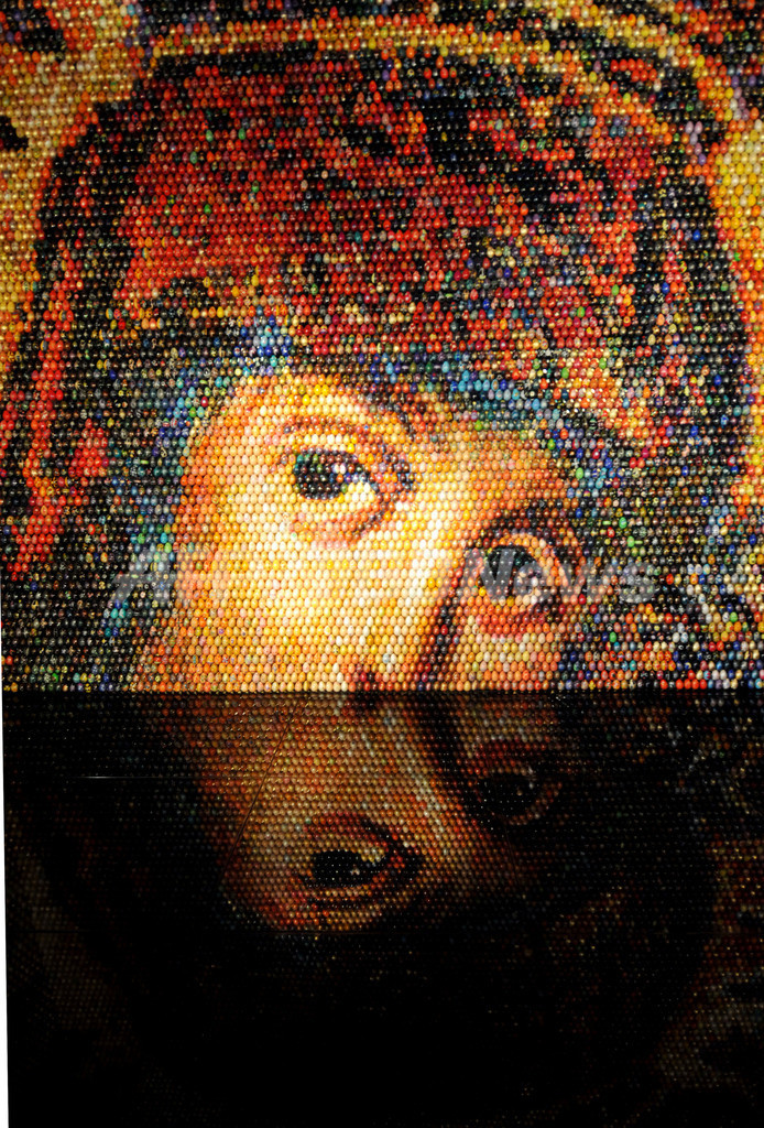 イースター・エッグ約1万5000個で描かれた聖母マリア、ウクライナ