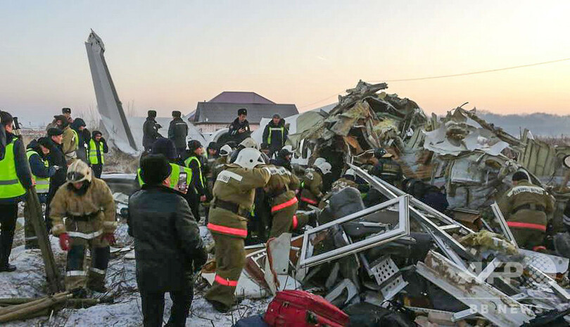 カザフスタンで旅客機墜落、100人搭乗 12人死亡