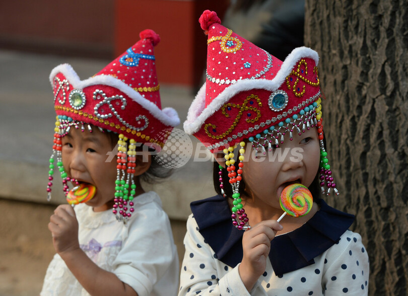 大型連休を迎えた中国、天安門広場は観光客で大混雑