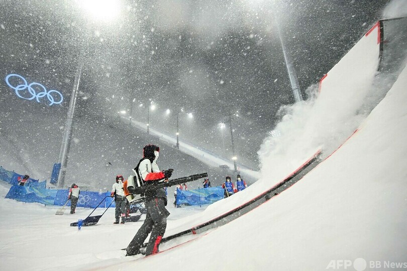「まったく何も見えなかった」 大雪で混乱の北京冬季五輪