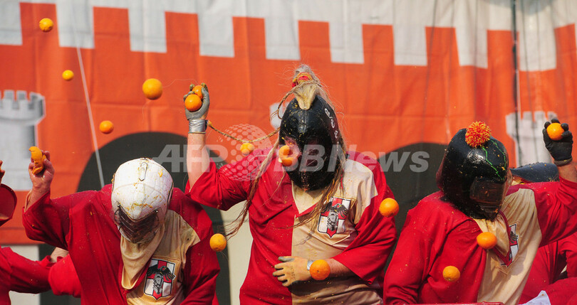 イタリア名物「オレンジ合戦」開催