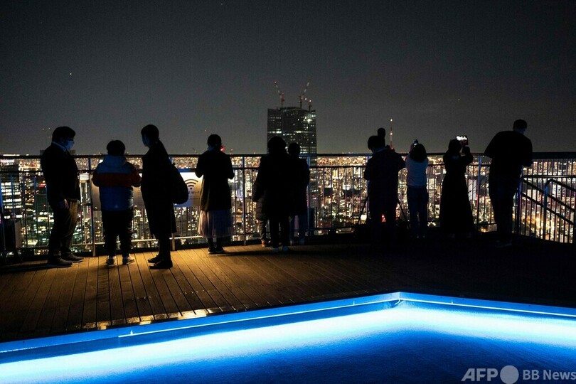 夜空に「ブラッドムーン」 各地で皆既月食観測