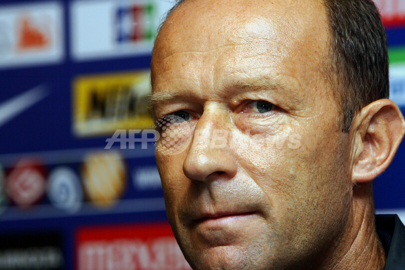 オマーン代表のカルデロン監督が会見に臨む