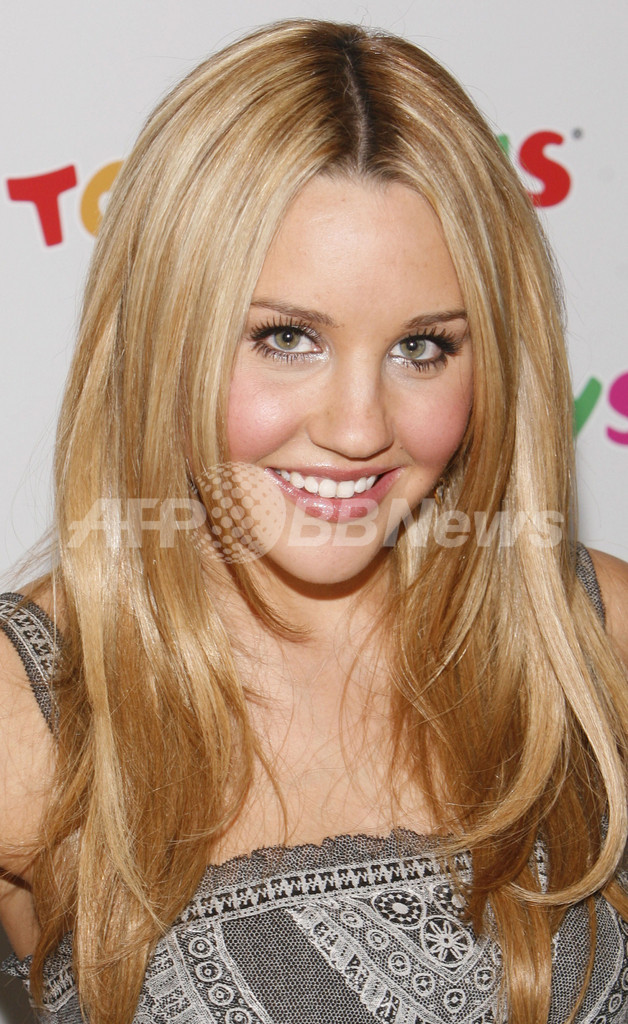 映画『ヘアスプレー』人形発売に出演者らがプロモーション